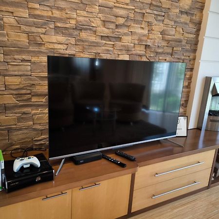 Uroczy Apartament Przy Deptaku Z Parkingiem. Polanica-Zdrój Esterno foto