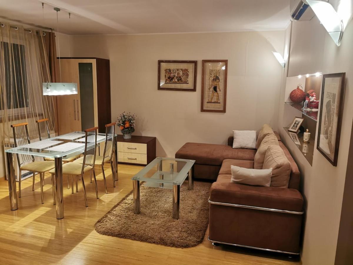 Uroczy Apartament Przy Deptaku Z Parkingiem. Polanica-Zdrój Esterno foto