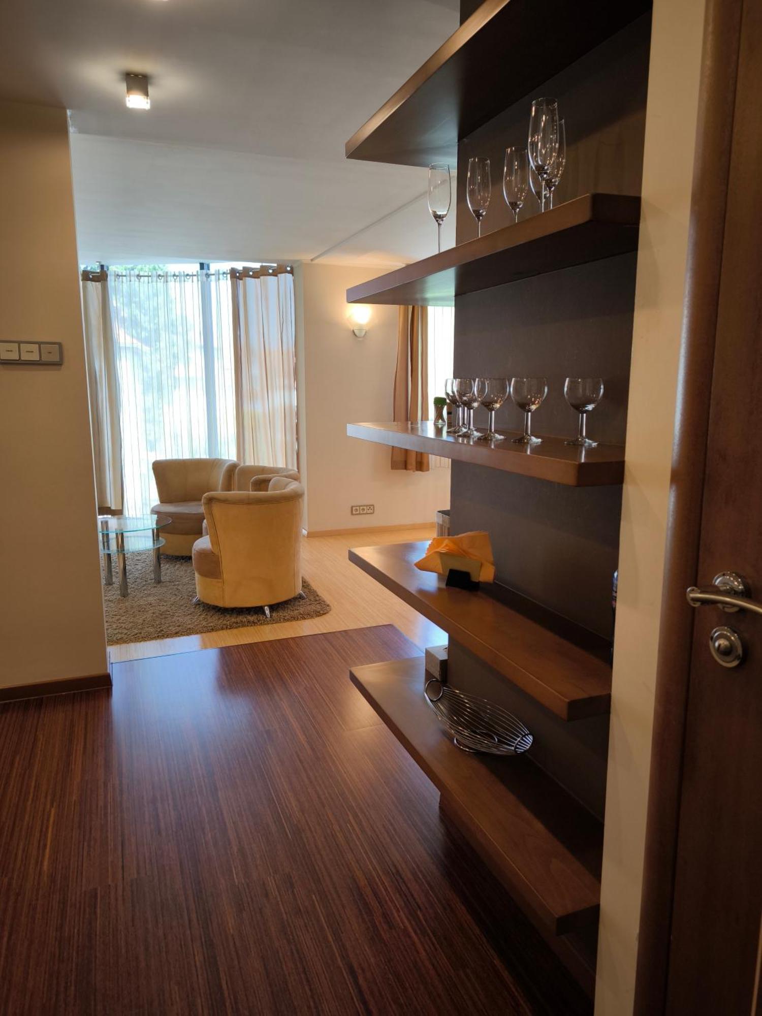 Uroczy Apartament Przy Deptaku Z Parkingiem. Polanica-Zdrój Esterno foto