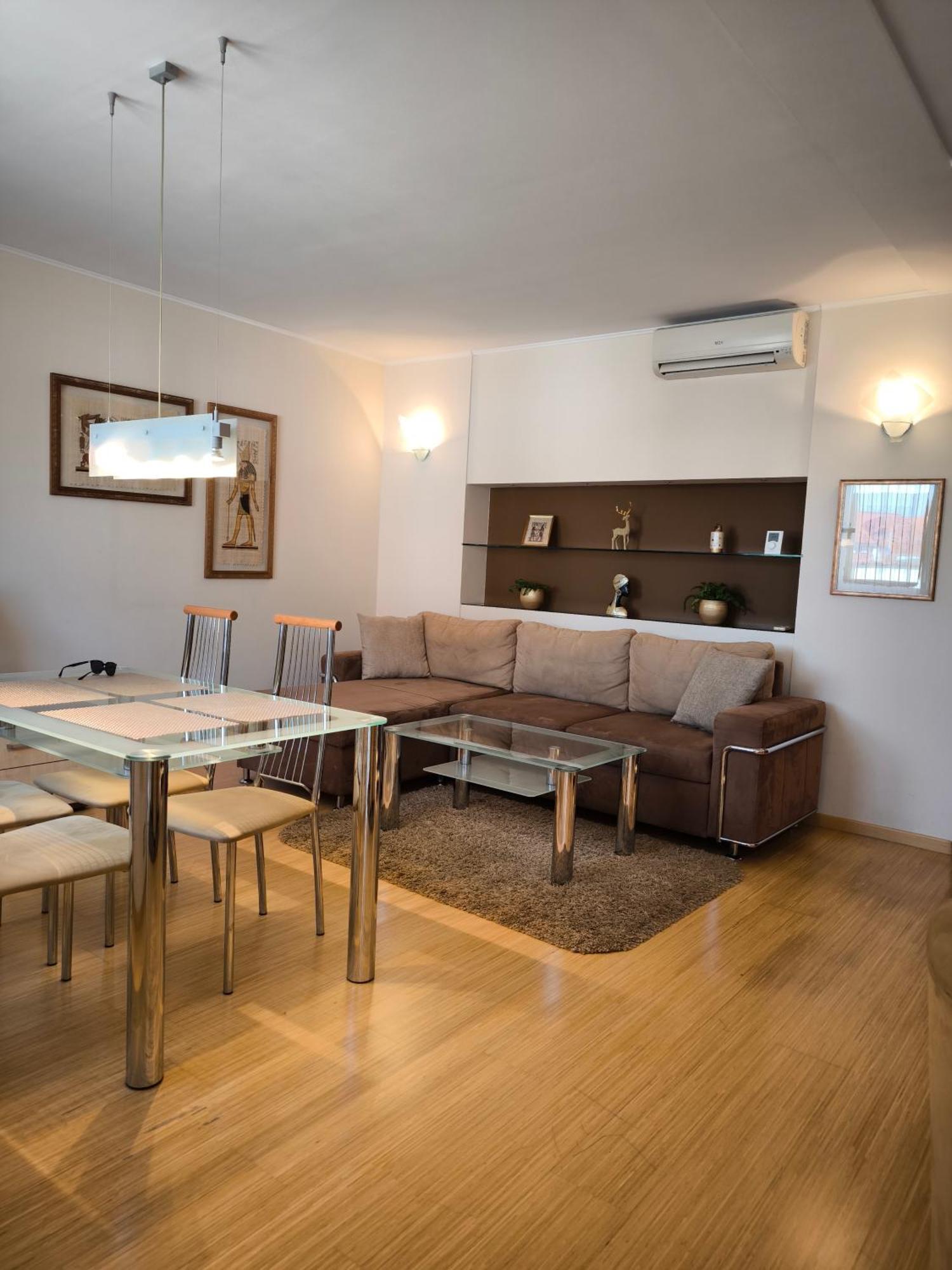 Uroczy Apartament Przy Deptaku Z Parkingiem. Polanica-Zdrój Esterno foto